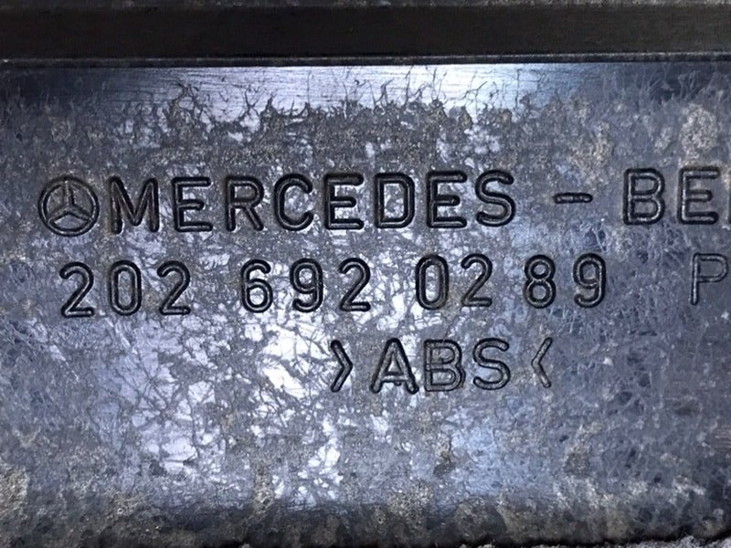 Обшивка стойки Mercedes C180 1996 W202