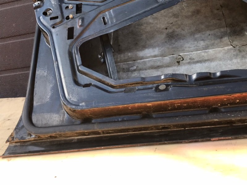 Дверь Mercedes W124 1987