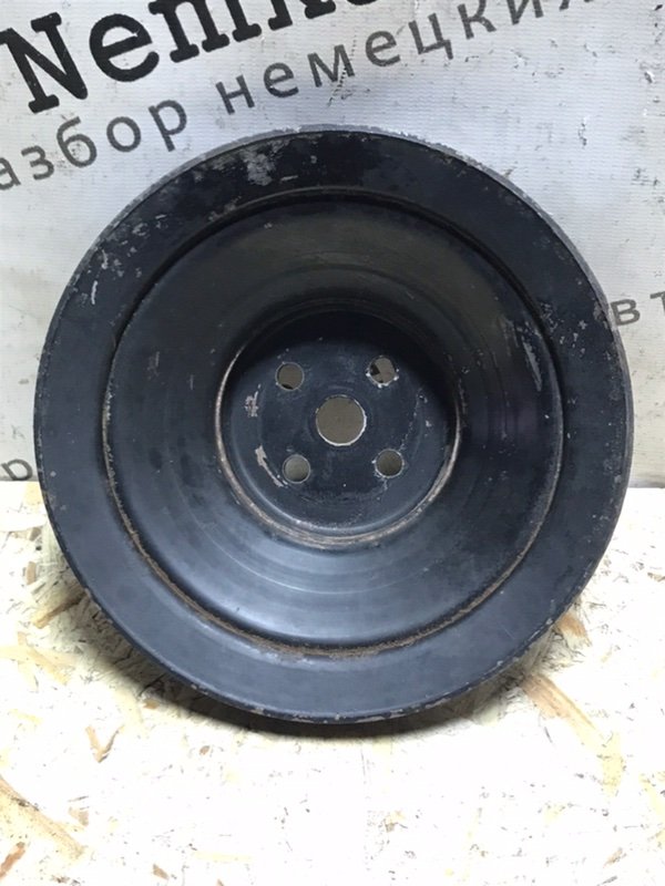 Шкив помпы Mercedes w123 1985 Седан