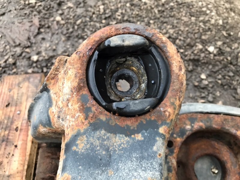 Балка подвески Mercedes W124 1987
