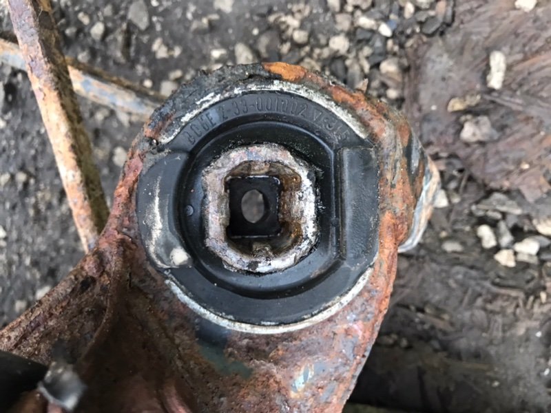 Балка подвески Mercedes W124 1987