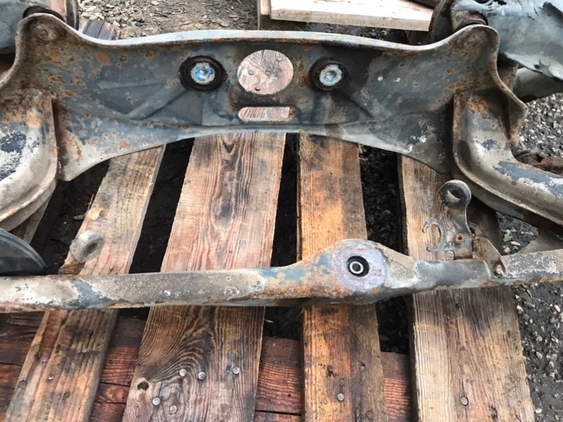 Балка подвески Mercedes W124 1987