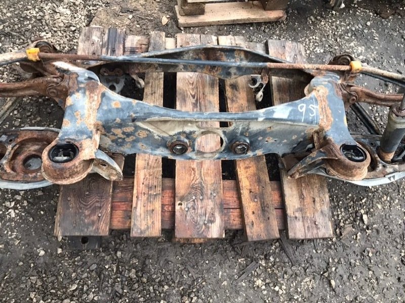 Балка подвески Mercedes W124 1987