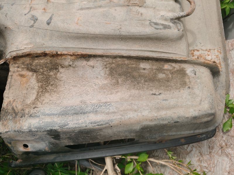 Поддон запасного колеса Mercedes W124 1987