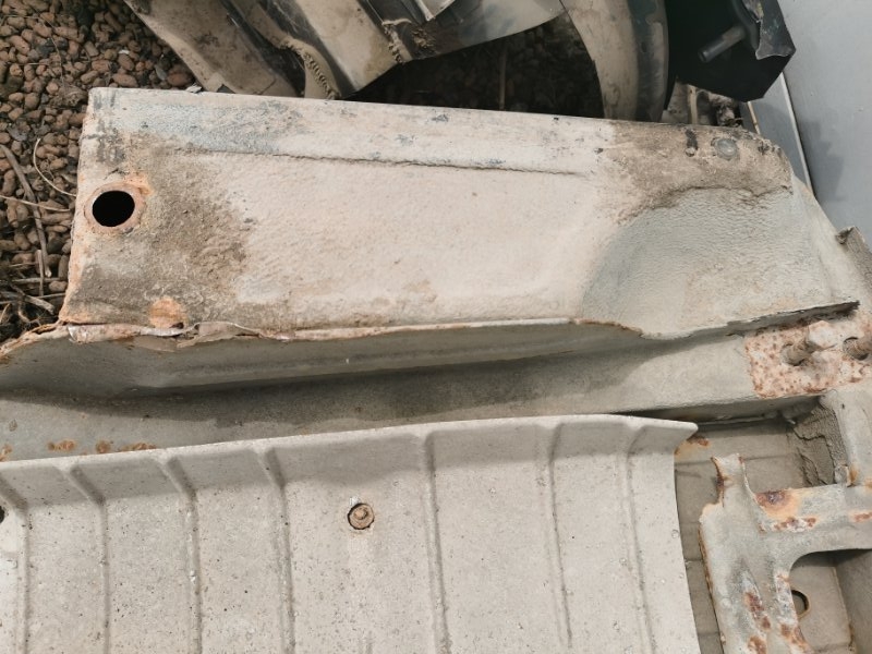 Поддон запасного колеса Mercedes W124 1987