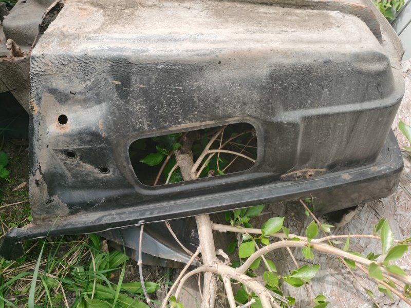 Поддон запасного колеса Mercedes W124 1987