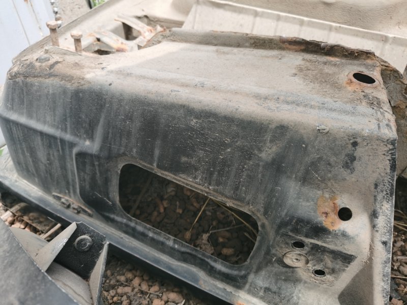 Поддон запасного колеса Mercedes W124 1987