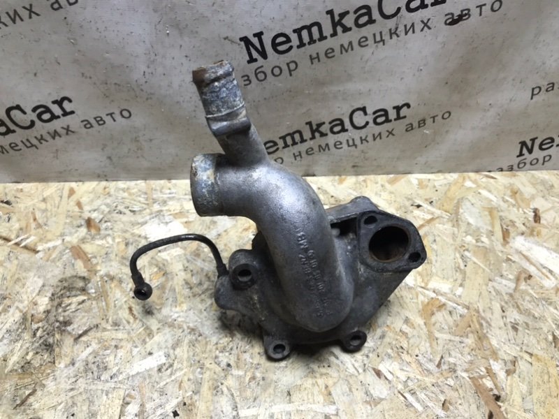 Корпус помпы Mercedes w123 1985 Седан
