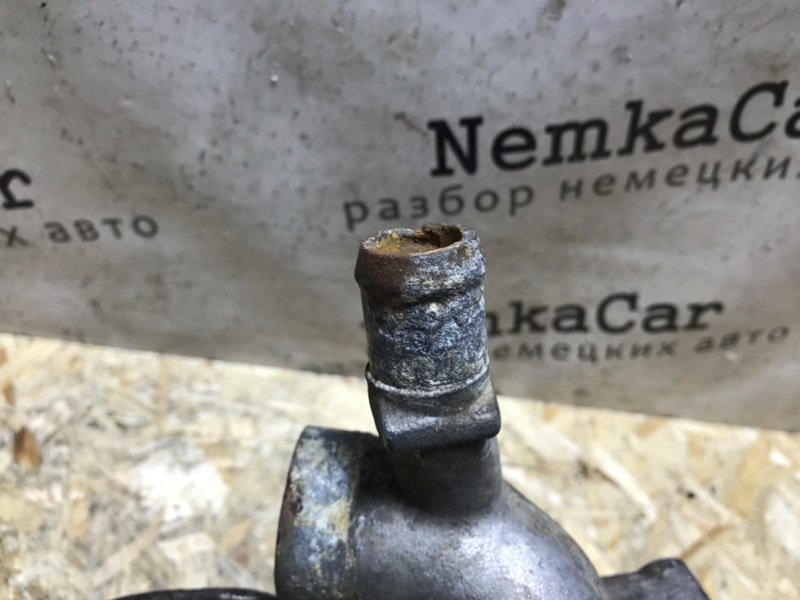 Корпус помпы Mercedes w123 1985 Седан
