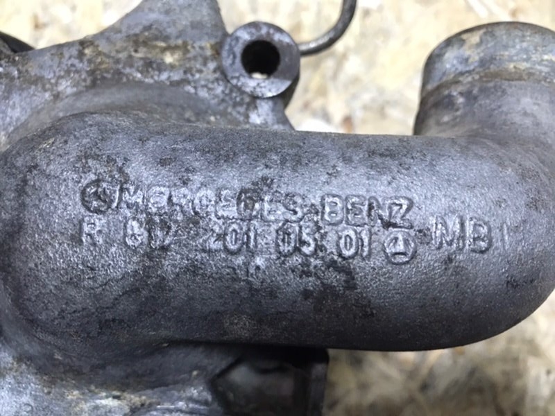 Корпус помпы Mercedes w123 1985 Седан