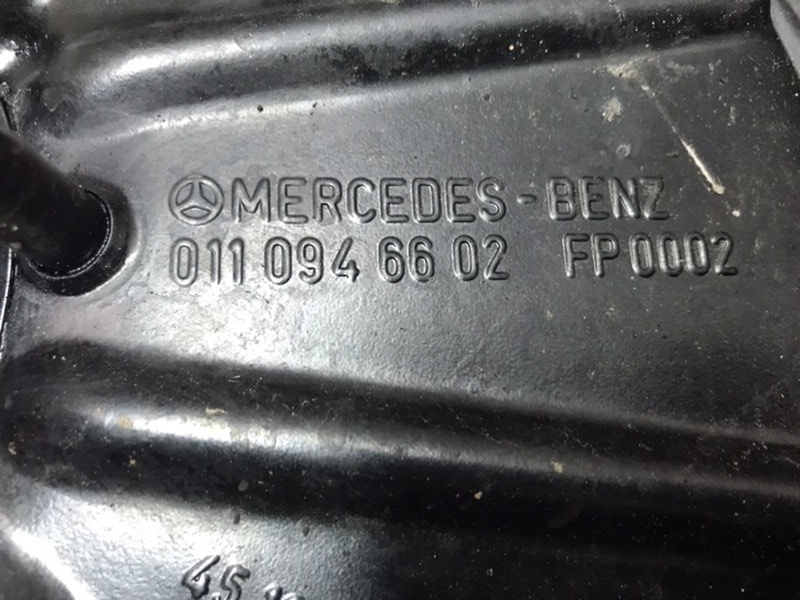 Корпус воздушного фильтра Mercedes w123 1985 Седан