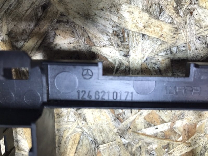 Кнопка стеклоподъемника Mercedes W124 1987