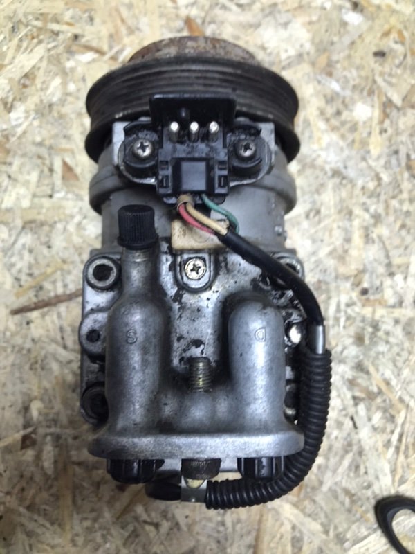 Компрессор кондиционера Mercedes W124 1987