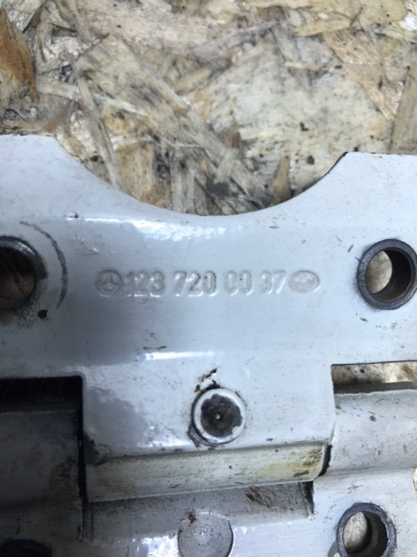 Петля двери Mercedes w123 1983 Седан