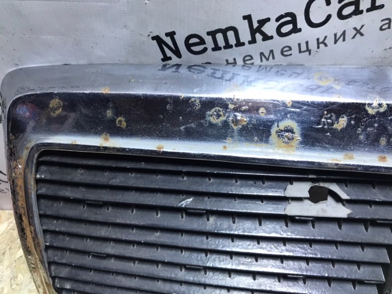 Решетка радиатора Mercedes W124 1987