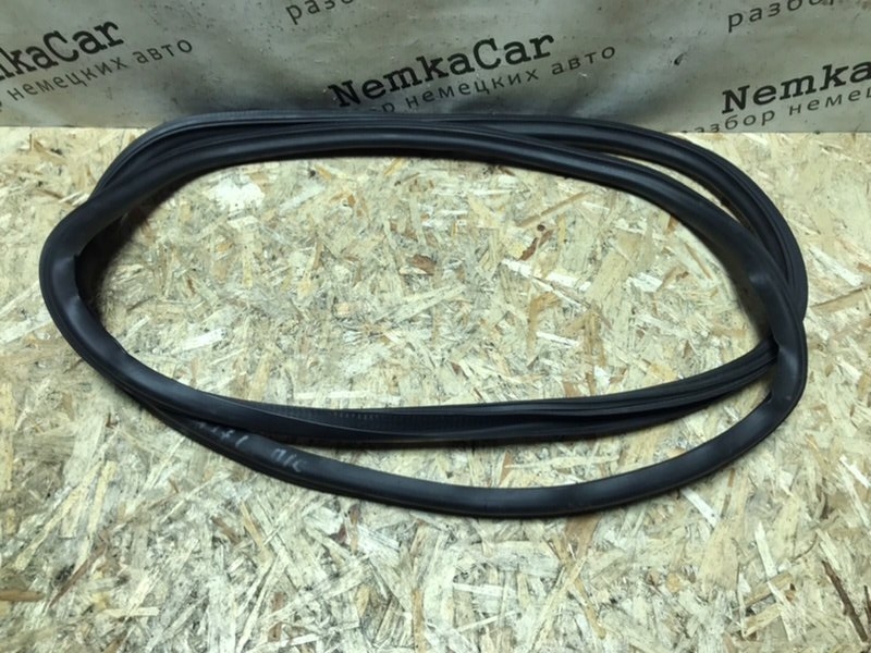 Уплотнитель стекла Mercedes Vito 2008 639