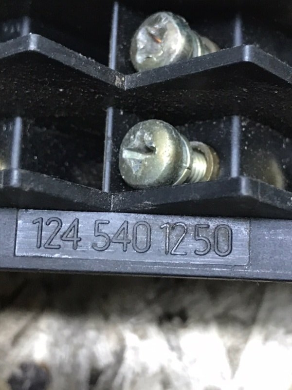 Блок предохранителей Mercedes W124 1987