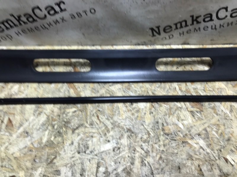 Молдинг крышки багажника Mercedes W124 1987