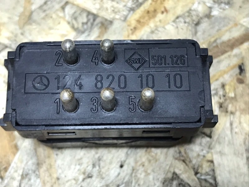 Кнопка обогрева стекла Mercedes W124 1987