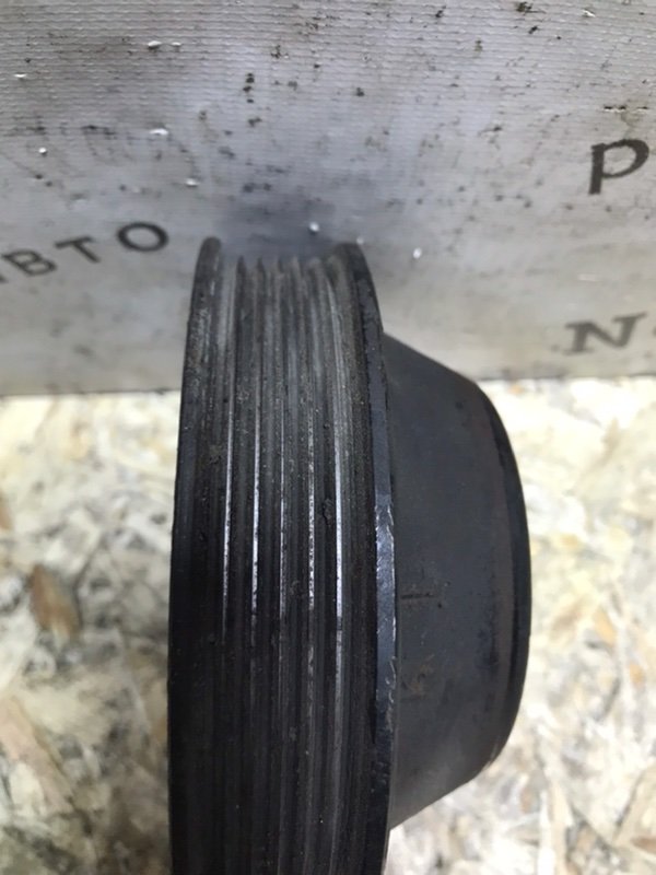 Шкив помпы Mercedes W124 1987