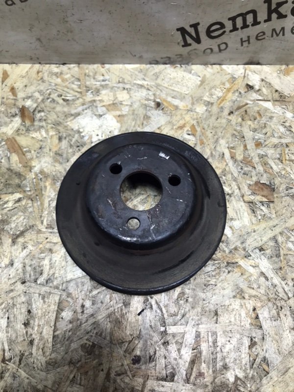 Шкив помпы Mercedes W124 1987