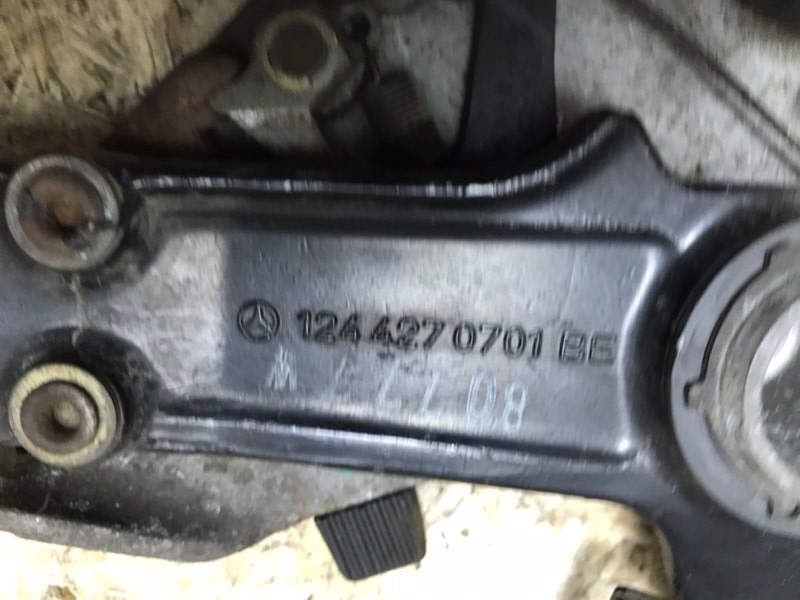 Педаль стояночного тормоза Mercedes W124 1987