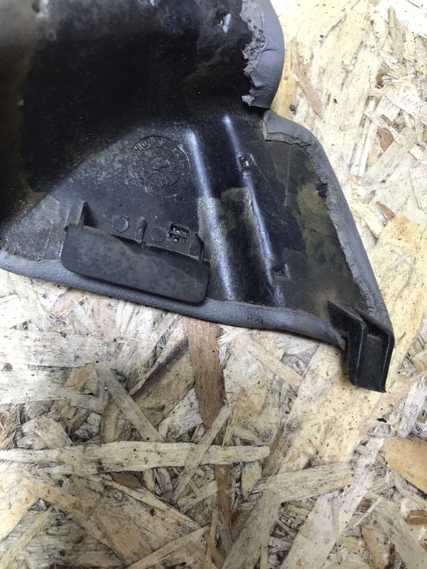 Уголок зеркала Mercedes W124 1987