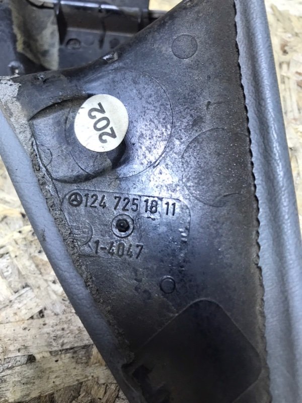 Уголок зеркала Mercedes W124 1987