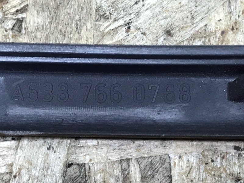 Рамка ручки двери внутренней Mercedes Vito 2001 638