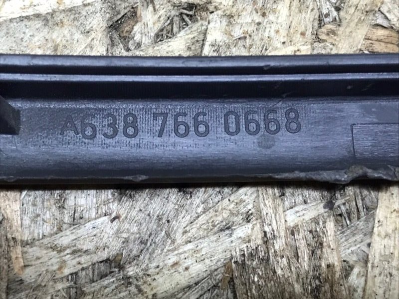 Рамка ручки двери внутренней Mercedes Vito 2001 638
