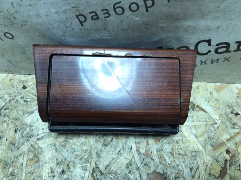 Пепельница Mercedes E-Classe W124 1989