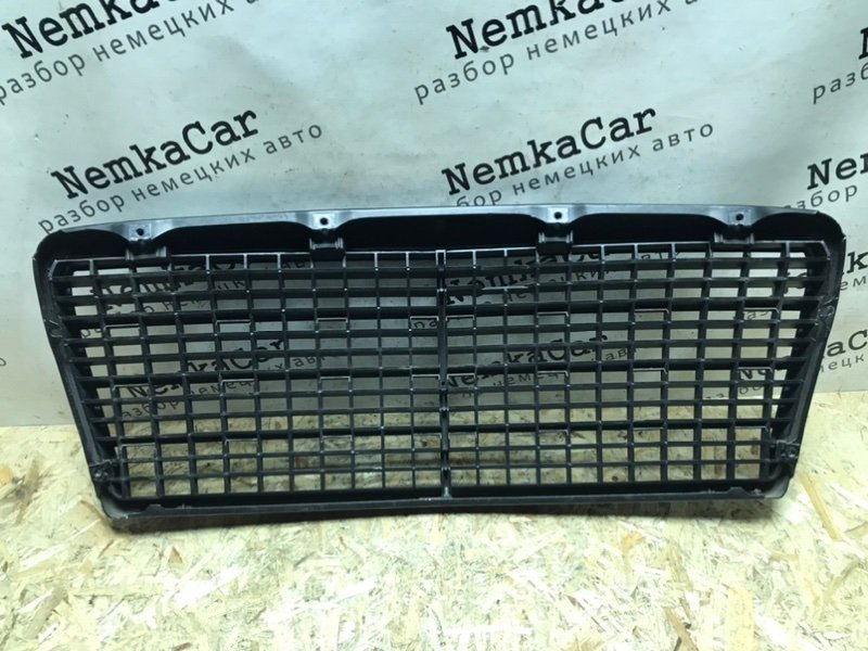 Решетка радиатора Mercedes W124 1993 E320