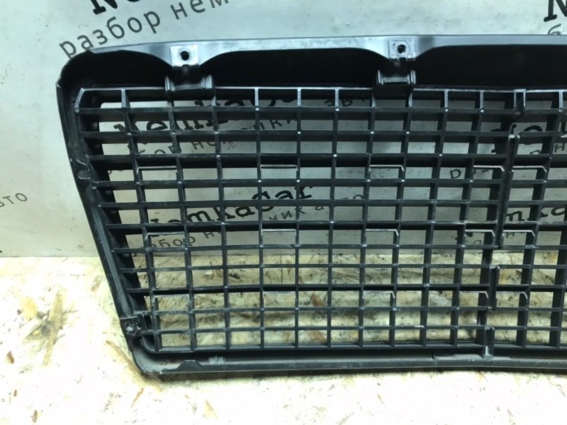 Решетка радиатора Mercedes W124 1993 E320