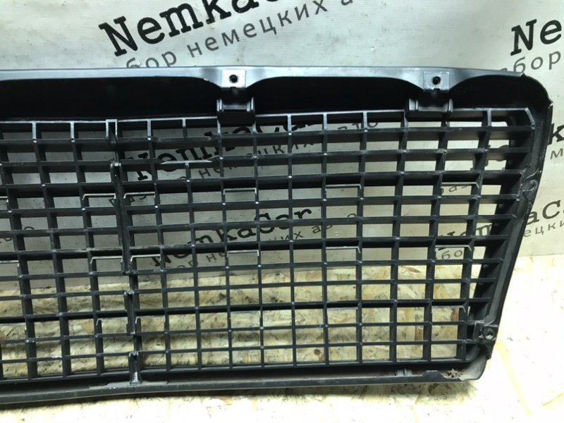 Решетка радиатора Mercedes W124 1993 E320