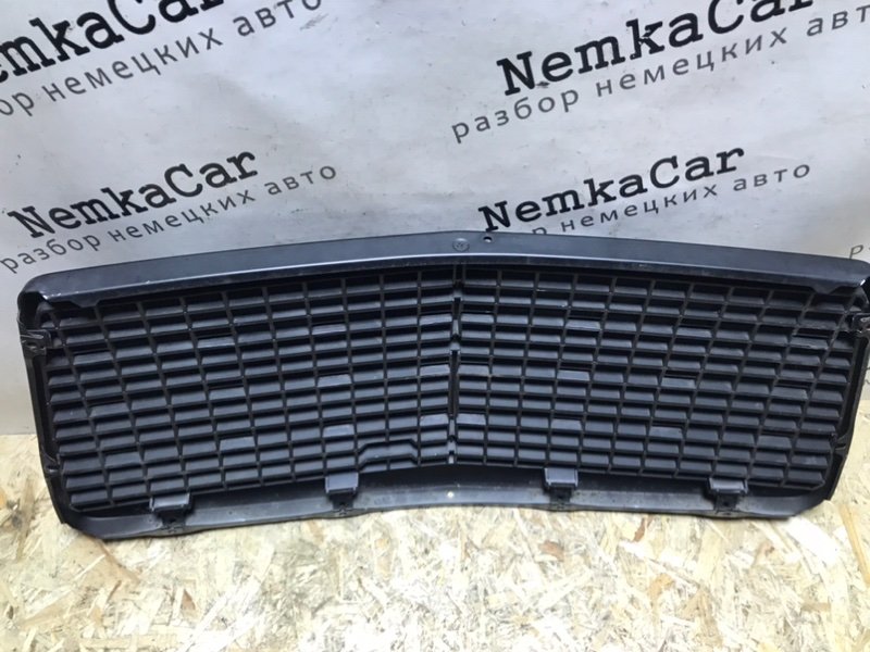 Решетка радиатора Mercedes W124 1993 E320