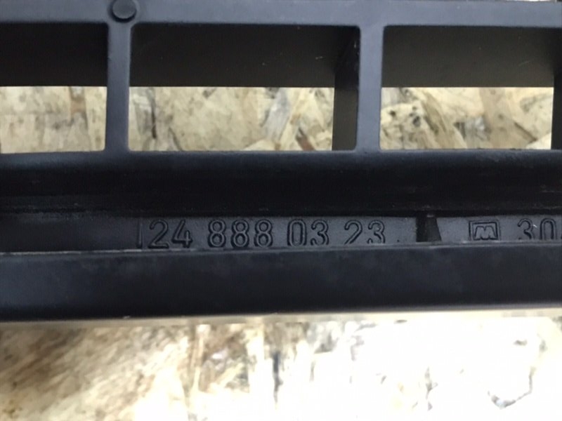 Решетка радиатора Mercedes W124 1993 E320