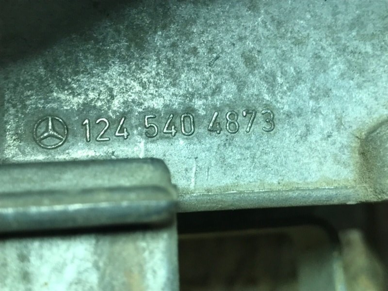 Кронштейн блока управления двигателем Mercedes W124 1994 Седан