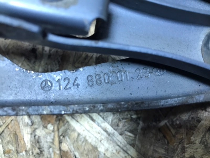 Петли капота Mercedes W124 1989 E260