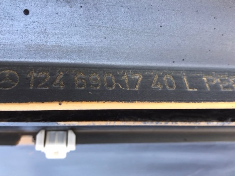 Молдинг двери Mercedes W124 1987