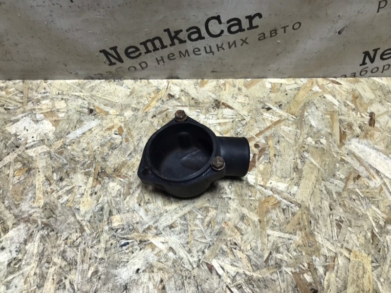 Корпус термостата Mercedes W124 1993 300CE