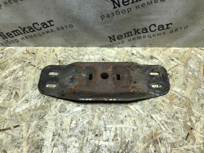 Кронштейн КПП Mercedes W124 1993 300CE
