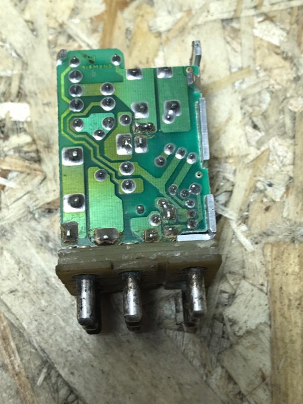 Реле перегрузки Mercedes W124 1993 300CE