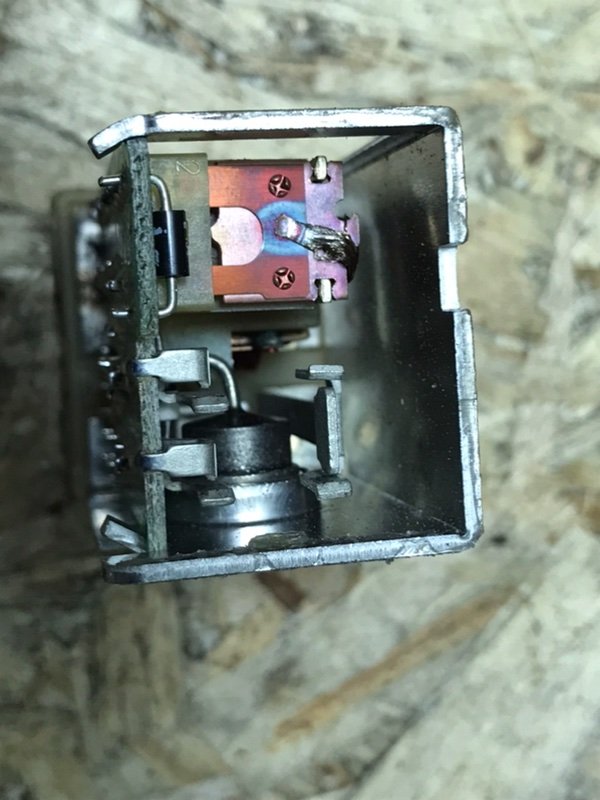 Реле перегрузки Mercedes W124 1993 300CE