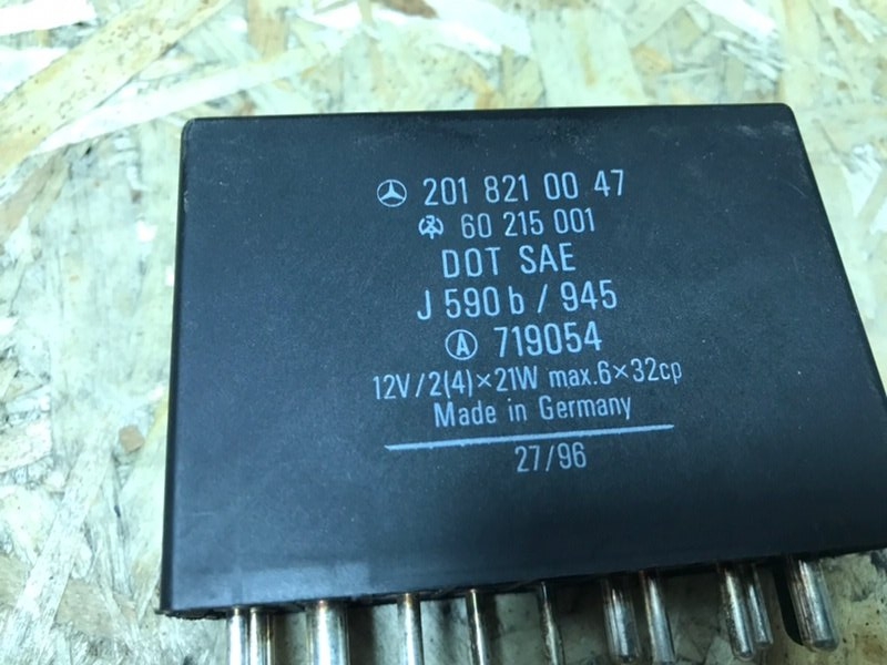 Реле поворотников Mercedes W124 1993 250D