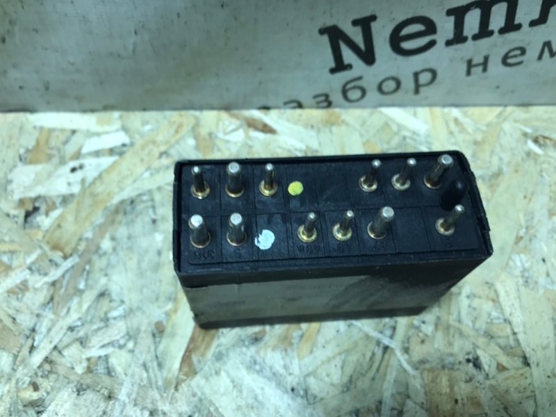 Реле поворотников Mercedes W124 1993 250D