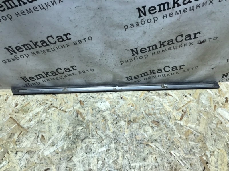 Молдинг двери Mercedes 190 W201