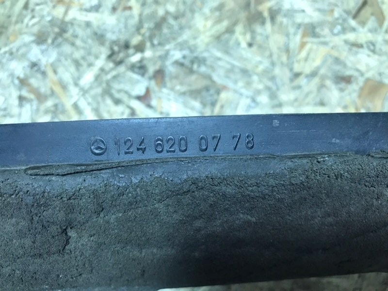 Водосток под жабо Mercedes W124 1993 300CE