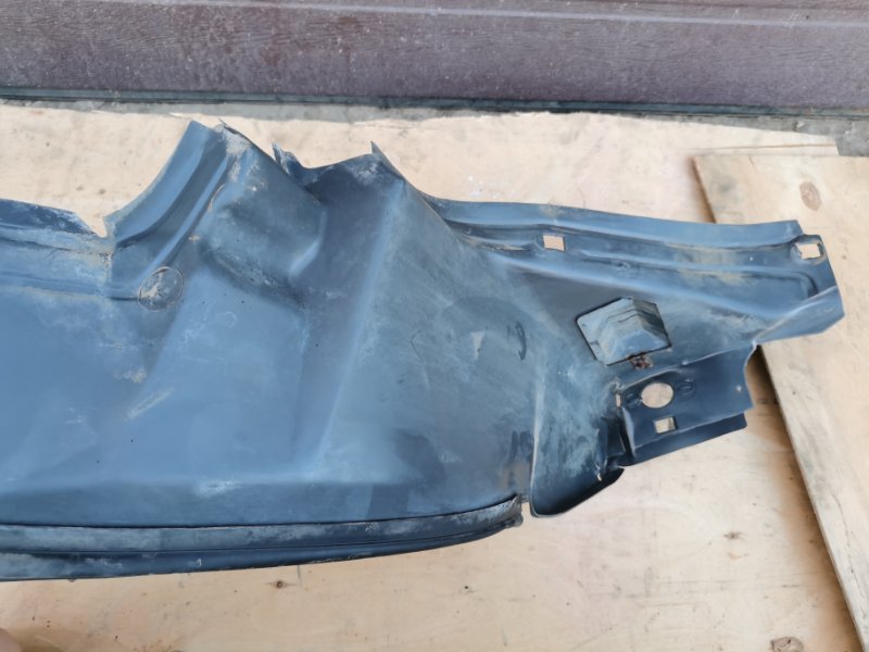 Подкрылок Mercedes W124 1993 300CE