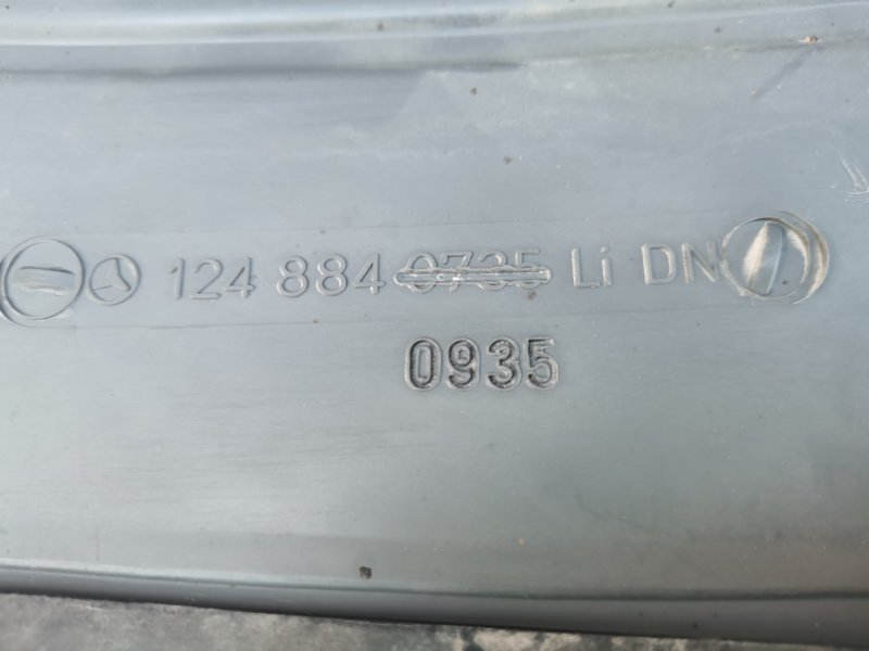 Подкрылок Mercedes W124 1993 300CE