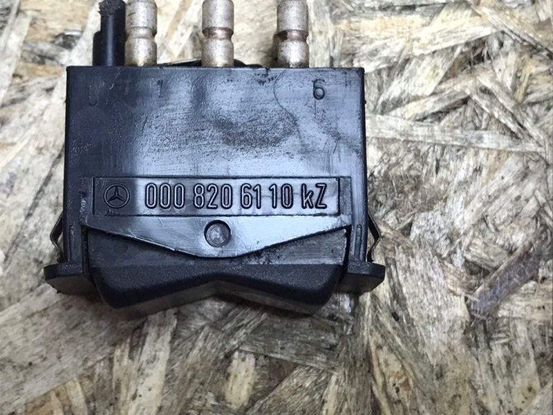 Кнопка обогрева стекла Mercedes w123 1980 Седан